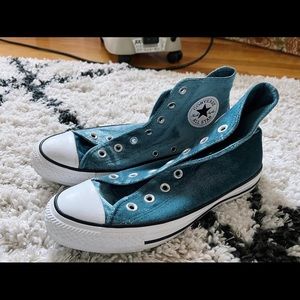 Turquoise velvet chuch Taylor’s